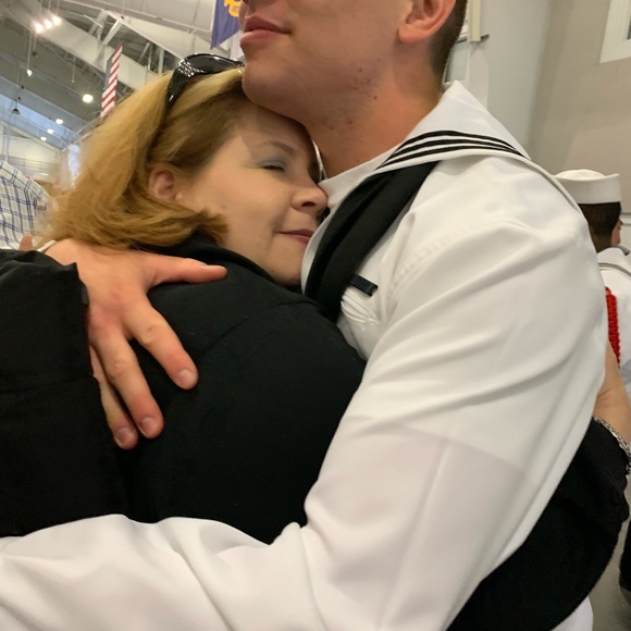 Meet your Posher, Tanya aka THRIFTYNAVYMOM ⚓️ - Picture 4 of 13